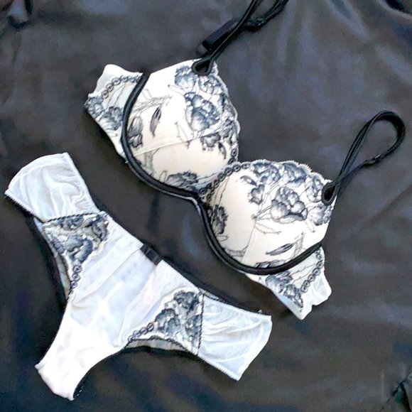 VS Sexy Little Things” Bra: 32C & Panty Small